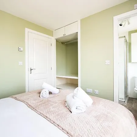 Hébergement de vacances Designed For Contractors And Families *
